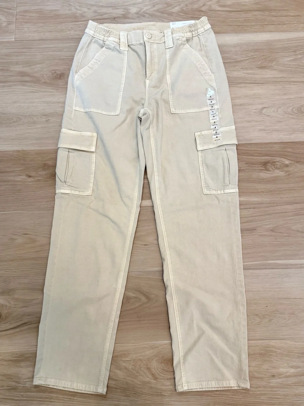 American Eagle 90s Straight Stretch Cargo Pants Cream Utility NWT Size 8